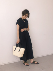 一枚でサマ見えするレイヤード風ワンピース◎
サラッときれてとってもかわいい一枚。
ほんのりムードな雰囲気がお気に入りです。