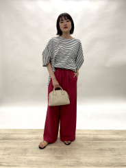 大人っぽい質感だけど、丸みのあるシルエットでパンツスタイルにも女性らしく決まる!