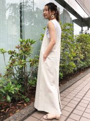 バックスタイルがとっても可愛いく、リラックス感があり夏にさらっと着たいアイテムです。高身長でもマキシ丈になるのが嬉しいです!
