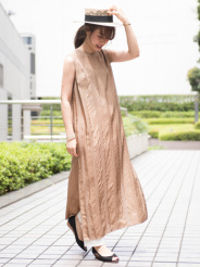 長すぎない丈感がおしゃれ!パンツとのレイヤードがしやすく、真夏にも涼しく着用できます◎細かい刺繍の出会いんがかなりおしゃれなワンピースです。