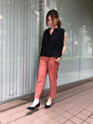 普段24か24.5の私で、今回39を履きましたが少し余裕があったので通勤とかに使うなら38でピッタリそうです。
ヒールが高めのデザインですが、クッションが抜群に効いているので、疲れ知らずで履けそうです。