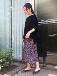 ニットですがさらっとした着心地で、秋口から着れそうです。身長の高い私でも全体的にゆったりと着れるのが嬉しいです♪