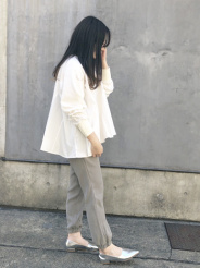 ゆったりした穿き心地なのに細見え効果のあるシルエットに感動!
楽しながらオシャレもしたいおうち時間にも使えそうです!