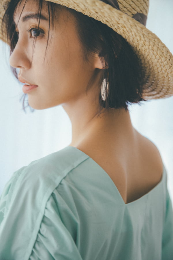 モデル鳳山えりさん初のコラボアイテムをqualite scapeで発売決定！