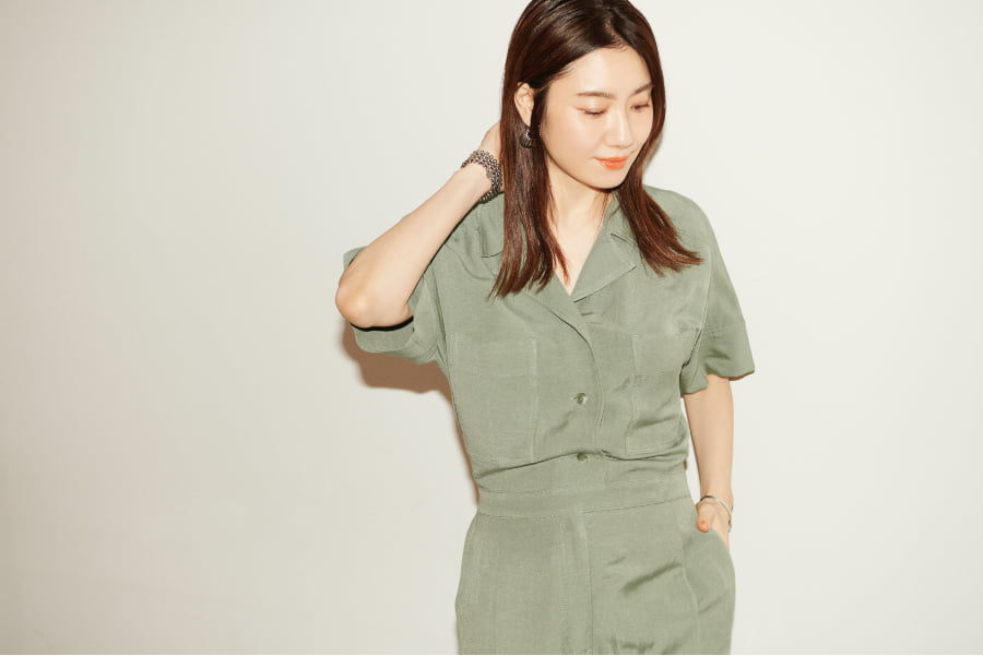 エディター東原妙子さんが着こなす、“涼しくて女っぽい。バック