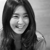 エディター東原妙子さんが着こなす、“涼しくて女っぽい。バック