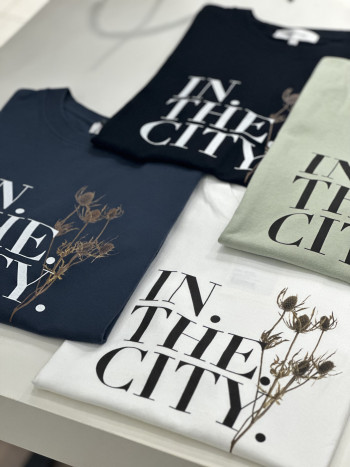 INTHECITY】ドライフラワー 半袖 Tシャツ｜レコメンドアイテム